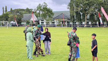 Pelukan Anak dan Istri Sambut Kepulangan 342 Prajurit Yonzipur Usai Tugas 3 Bulan di Aceh