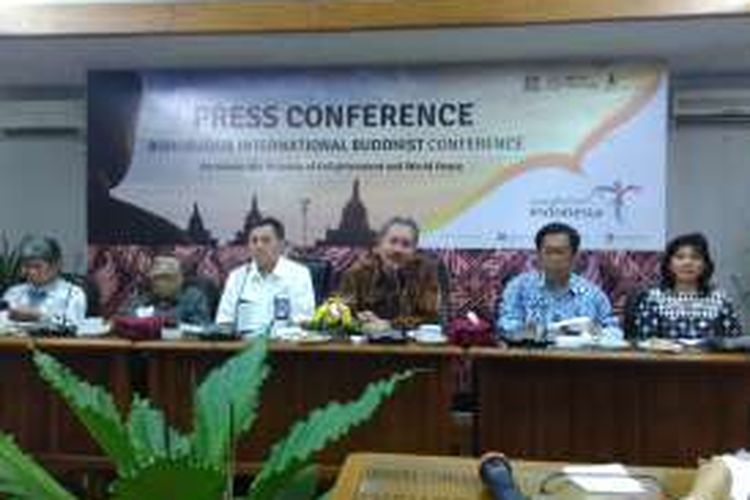 Jumpa pers penyelenggaraan Konferensi Buddha Internasional di Hotel Manohara Borobudur, Magelang, Selasa (17/5/2016).