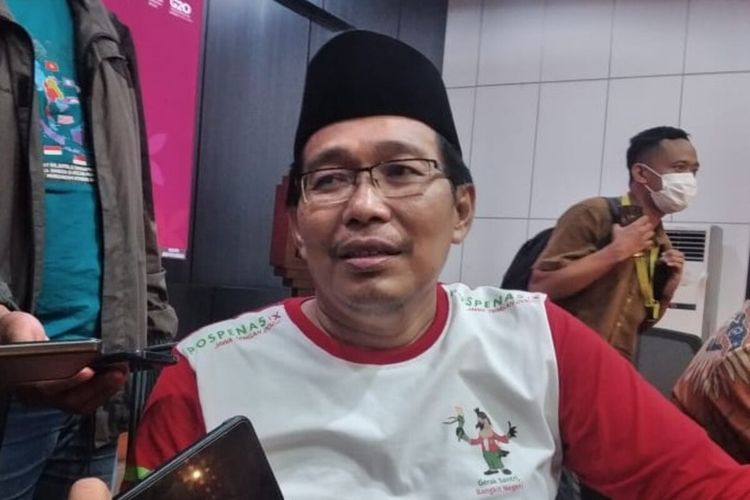 Direktur Pendidikan Diniyah dan Pondok Pesantren Kementerian Agama (Kemenag) RI, Waryono Abdul Ghofur ditemui seusai konferensi pers Pekan Olahraga dan Seni antar Pondok Pesantren Tingkat Nasional (Pospenas) IX Tahun 2022 di Balai Kota Solo, Jawa Tengah, Selasa (22/11/2022).