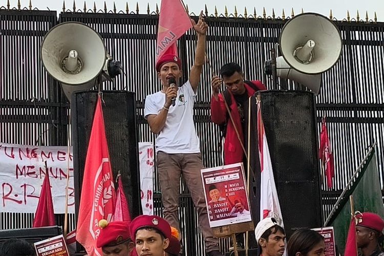 Satu Demonstran Aliansi Cipayung Menggugat Ditangkap Saat Aksi di Depan DPR
