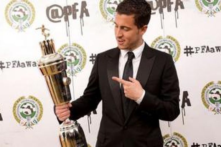 Eden Hazard meraih penghargaan Pemain Terbaik Tahun Ini 2015 versi PFA. 