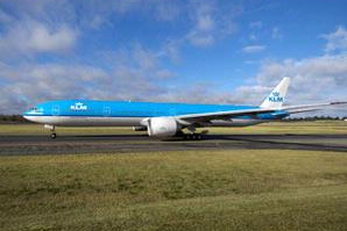 Boeing 777-300ER (Extended Range) yang telah digunakan oleh KLM Royal Dutch Airlines. Pesawat inilah yang akan digunakan Garuda Airlines.