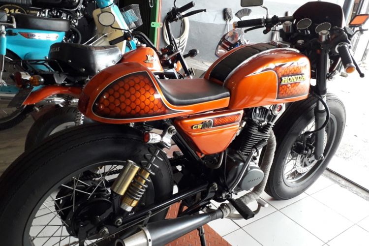 Modifikasi Honda CB100 bergaya caferacer yang dikerjakan bengkel Mr Classic, Cimanggis, Depok.