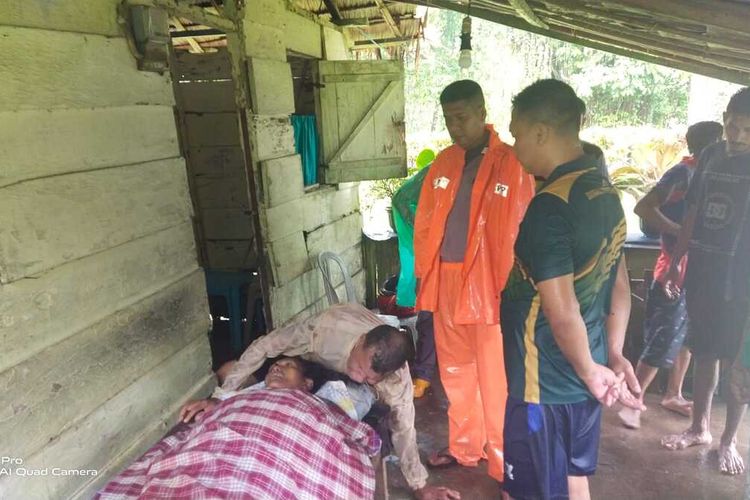 Seorang ibu rumah tangga di Desa Tiouw, Kecamatan Saparua, Kabupaten Maluku Tengah tewas terseret sungai yang sedang meluap di desa tersebut, Senin (11/7/2022)