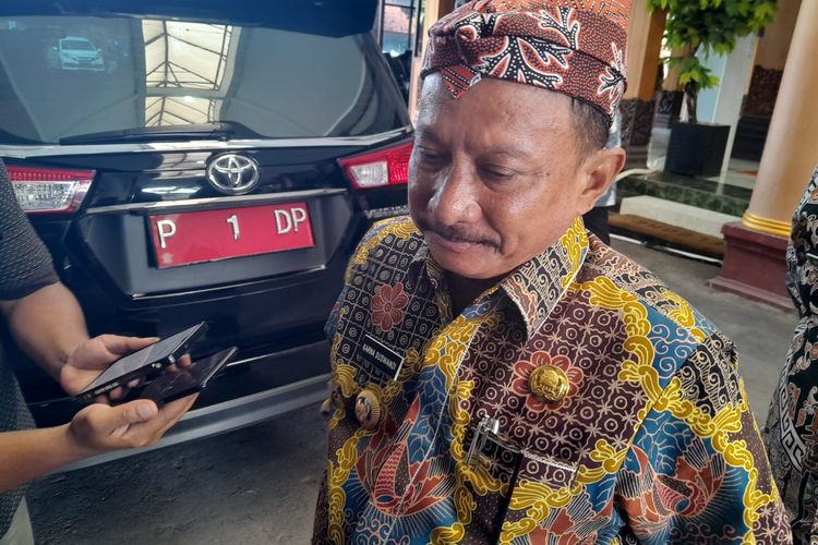 Foto : Geledah Rumah Dinas Dan Kantor Bupati Situbondo, KPK Sita ...