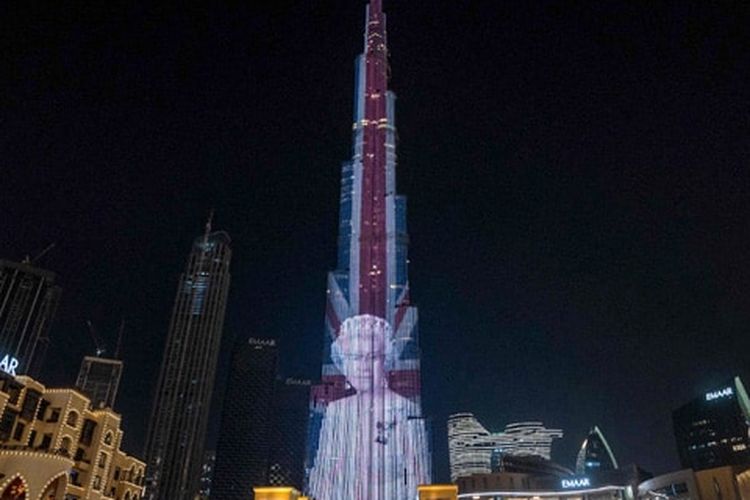 Penghormatan untuk mendiang Ratu Elizabeth II di Burj Khalifa, Dubai, Minggu (11/9/2022).