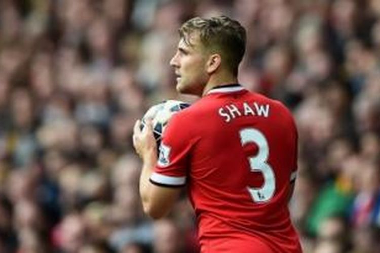 Bek Manchester United asal Inggris, Luke Shaw.