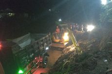 Tebing di Semarang Longsor, Tutupi Jalan dan Timpa Mobil Boks