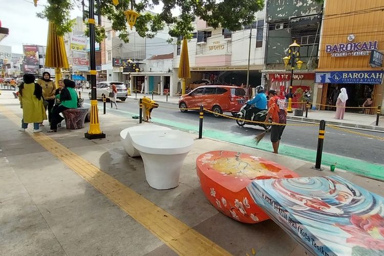 Foto-foto penampakan terbaru kawasan Malioboro-nya Kota Tasikmalaya, Jawa Barat, usai pembangunannya menuai pro dan kontra beberapa bulan lalu di Jalan HZ Mustofa dan Cihideung, Kota Tasikmalaya, Rabu (5/10/2022).