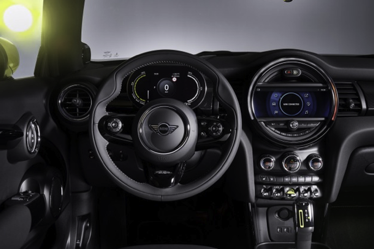 Interior Mini Cooper SE berteknologi listrik