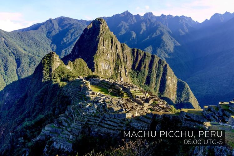Matahari terbit di Machu Picchu, Peru
