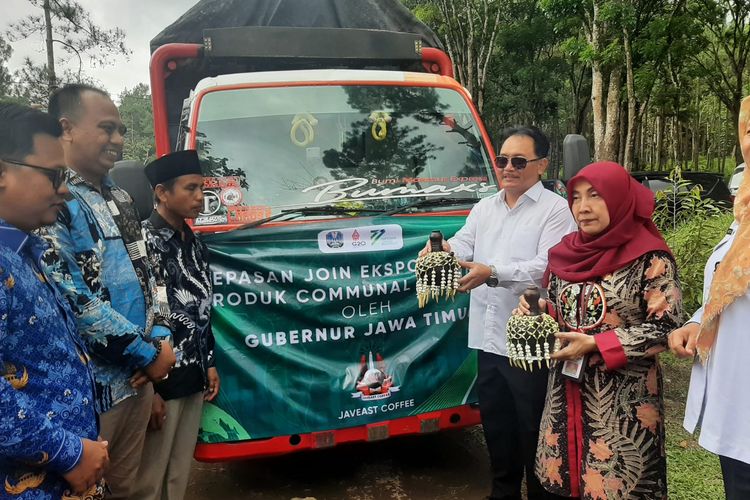 Pelepasan ekspor komoditas kopi hasil skema communal branding ke Mesir dari Kabupaten Jember, Rabu (26/10/2021). 