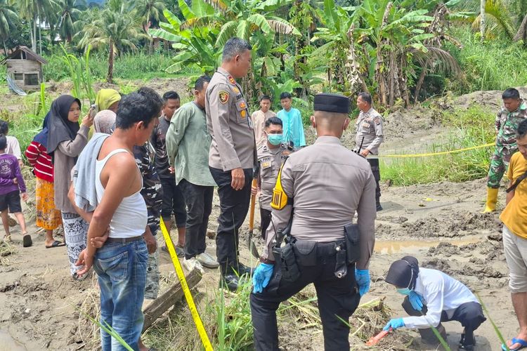 Bersihkan Sawah Pascabanjir Bandang, Petani Temukan Kerangka Diduga Korban Galodo 2025