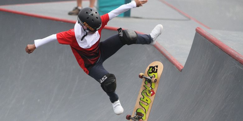 Bunga Nyimas (12) menjadi peraih medali perunggu di cabang olahraga skateboard nomor womens street, Rabu (29/8/2018). Antaranews

