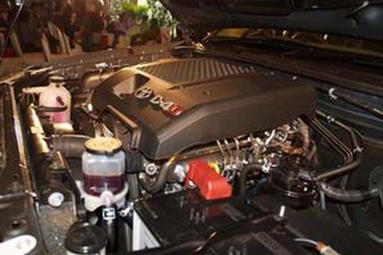 Mengandalkan mesin diesel common rail, turbocharger dan intercooler. Lebih bertenaga dengan torsi pada putaran rendah dan rata.