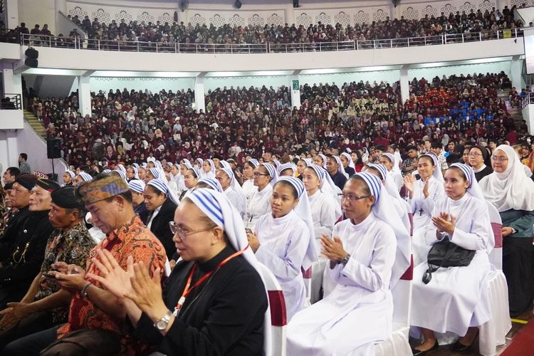 Ribuan tokoh antar umat beragama saat ikut talkshow Generasi Muda Lintas Agama dan Kepercayaan di UMM, Selasa (31/10/2023).