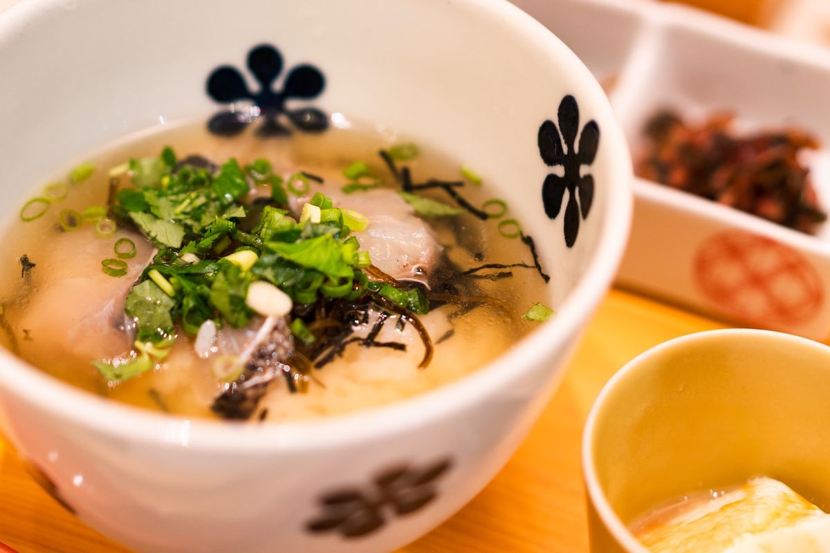 Ilustrasi sup miso, dibuat dari pasta miso (pasta kacang kedelai fermentasi) yang mengandung umami.