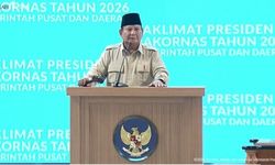 Presiden Prabowo Ajak Menteri, TNI, Polri, hingga Pelajar Pungut Sampah