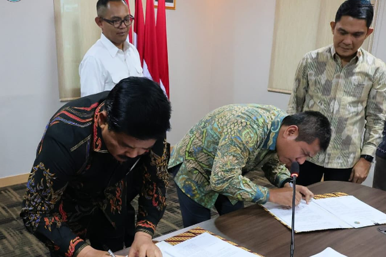 Penandatanganan MoU yang dilakukan oleh Menteri ATR/Kepala BPN, Hadi Tjahjanto dengan Direktur Utama PT Pelindo (Persero), Arif Suhartono, Selasa (3/10/2023) di Jakarta. 