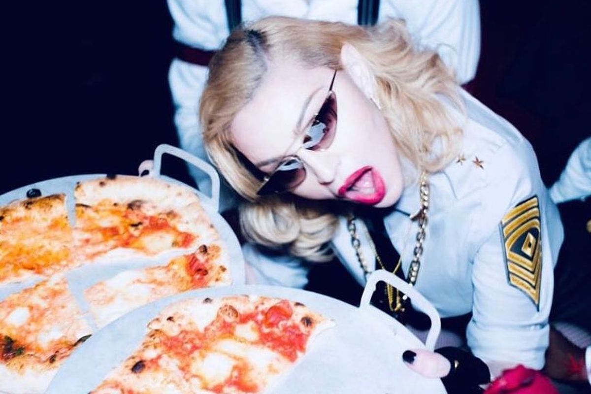 Penyanyi pop Madonna ketika merayakan ulang tahunnya 16 Agustus lalu.