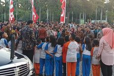 Teriak Minta Sepeda,  Anak-anak SD Dapat Foto Bareng Jokowi