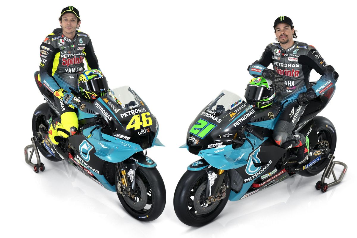 Rossi dan Morbidelli dengan livery terbaru Petronas Yamaha Sepang Racing Team