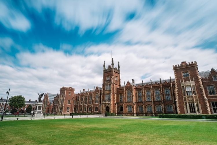 Queen?s University Belfast, Inggris