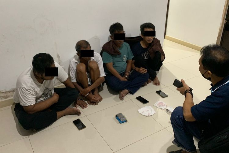 Empat orang tersangka jaringan narkoba Gunung Bugis, Balikpapan, diungkap Ditresnarkoba Polda Kaltim