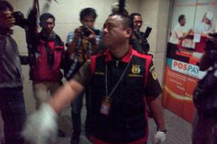 Tim anti korupsi Kejaksaan Agung menggeledah sejumlah ruangan di kantor pusat PT Pos Indonesia, Gedung Wahana Bakti Pos, lantai 7 blok c, Jalan Banda, Kota Bandung, Kamis (11/9/2014).