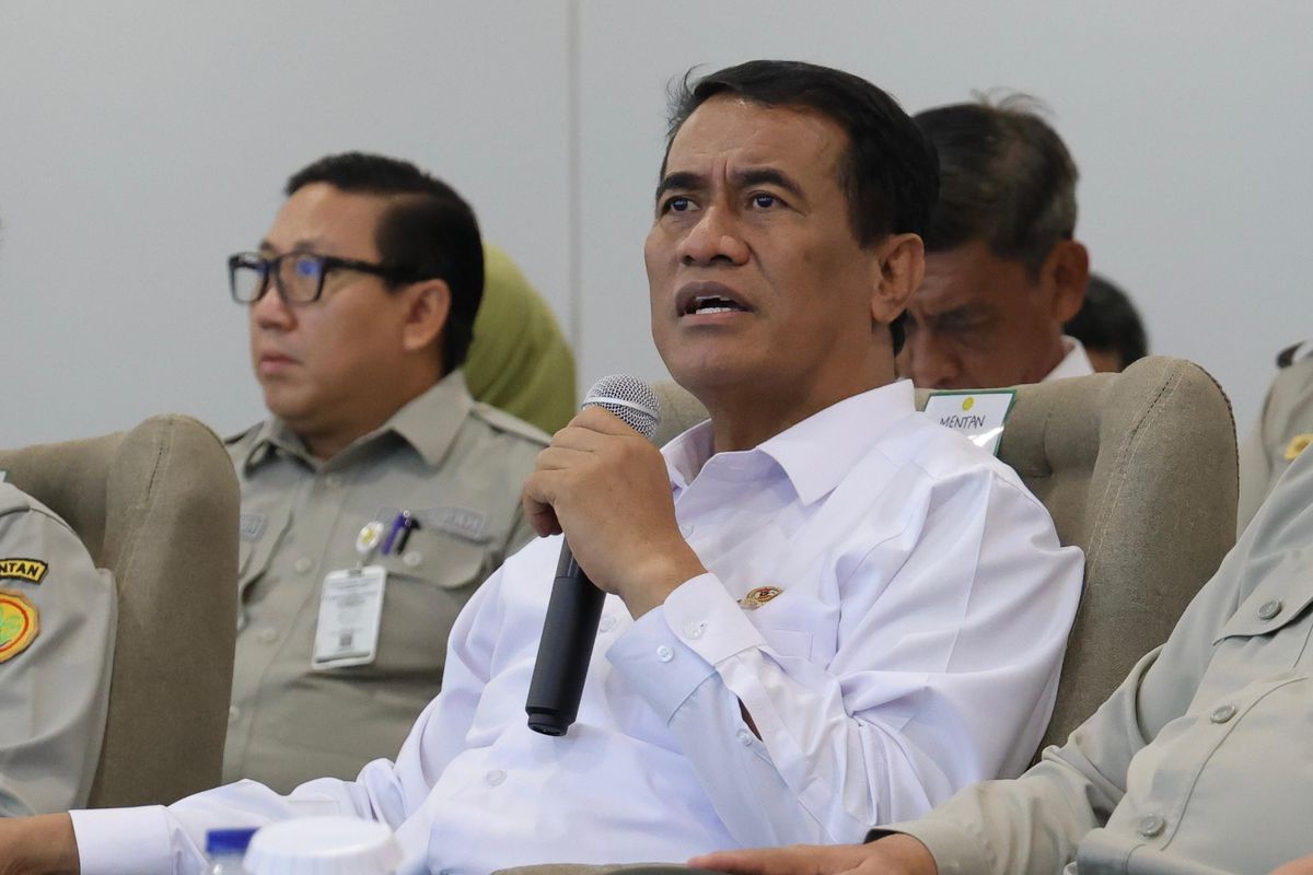 Menteri Pertanian (Mentan) Andi Amran Sulaiman saat memberikan arahan kepada Penyuluh Pertanian Lapangan (PPL) dalam ?Apel Nasional Penyuluh Pertanian? secara daring, Kamis (20/11/2025). 
