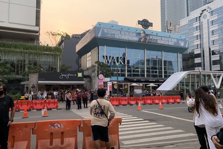 Situasi kawasan Dukuh Atas, Jakarta Pusat, tempat Citayam Fashion Week (CFW) biasa digelar, Selasa (2/8/2022) sore, sepi dari ajang melenggang di jalur zebra cross. 