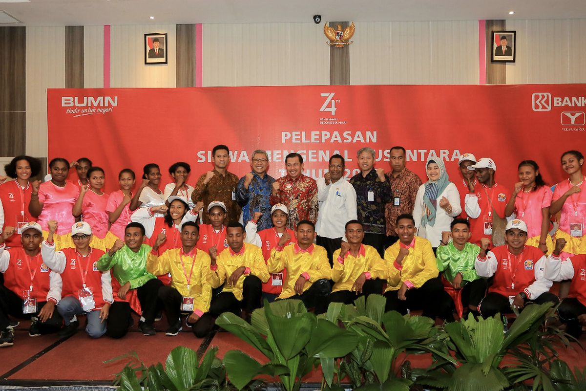 Bank BRI melepas para peserta program Siswa Mengenal Nusantara (SMN) di Jayapura. 