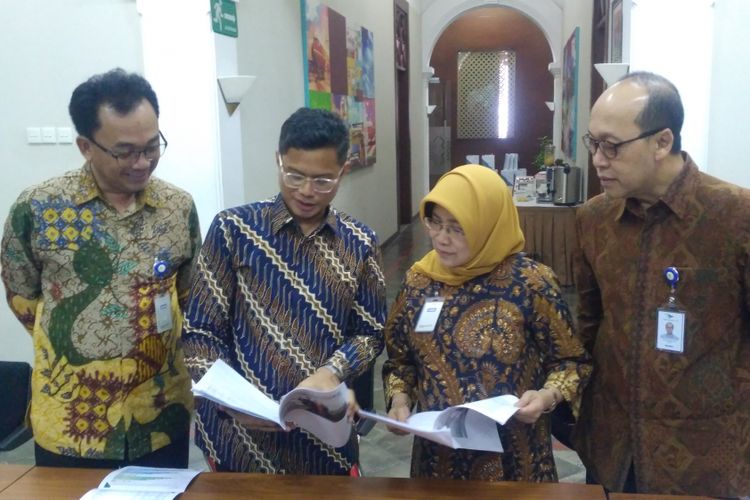 Direksi PT Garuda Indonesia memaparkan kinerja semester I tahun 2018 di Gedung Garuda Indonesia, Jakarta, Senin (30/7/2018).