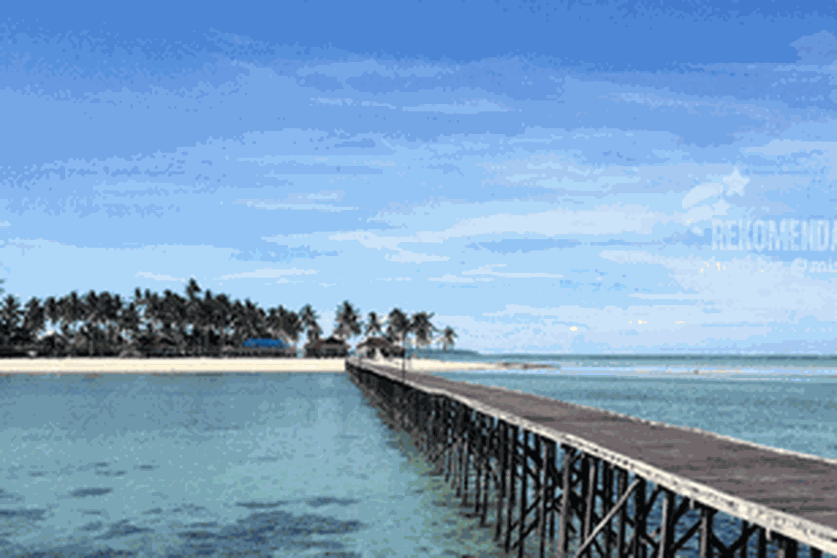 Pulau Derawan, di Kalimantan Timur.