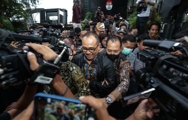 Mantan Pejabat Direktorat Jenderal Pajak (DJP) Rafael Alun Trisambodo usai memenuhi panggilan Komisi Pemberantasan Korupsi di Gedung KPK, Jakarta, Rabu (1/3/2023). KPK memeriksa orang tua dari Mario Dandy terkait harta kekayaannya sebesar Rp 56,1 miliar yang tercatat dalam Laporan Harta Kekayaan Penyelenggara Negara (LHKPN). 