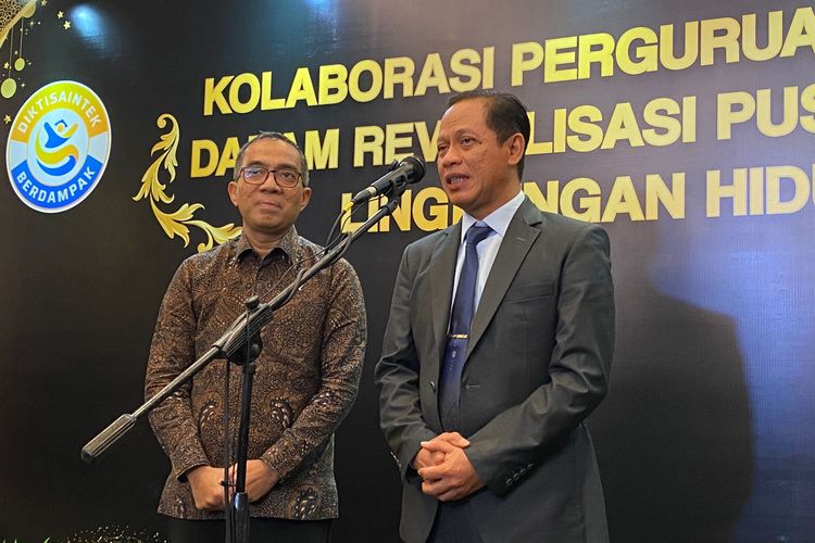 Menteri LH, Hanif Faisol Nurofiq, dan Mendiktisaintek, Brian Yuliarto, Kamis (30/10/2025). 