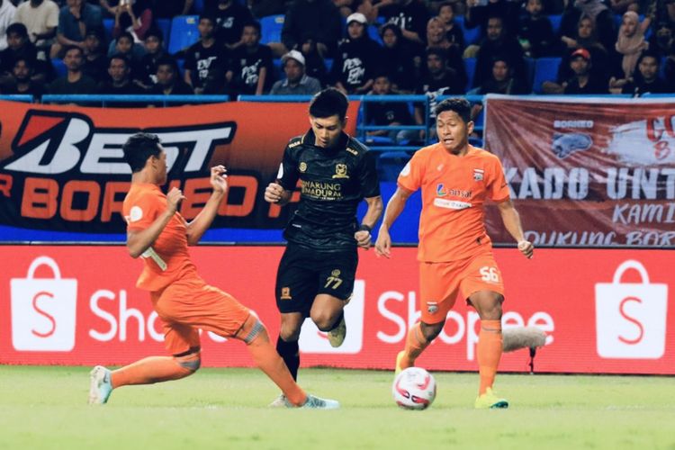 Laga Borneo FC menghadapi Madura United dalam laga semifinal leg kedua Championship Series Liga 1 2023-2024 di Stadion Batakan, Minggu (19/5/2024). 