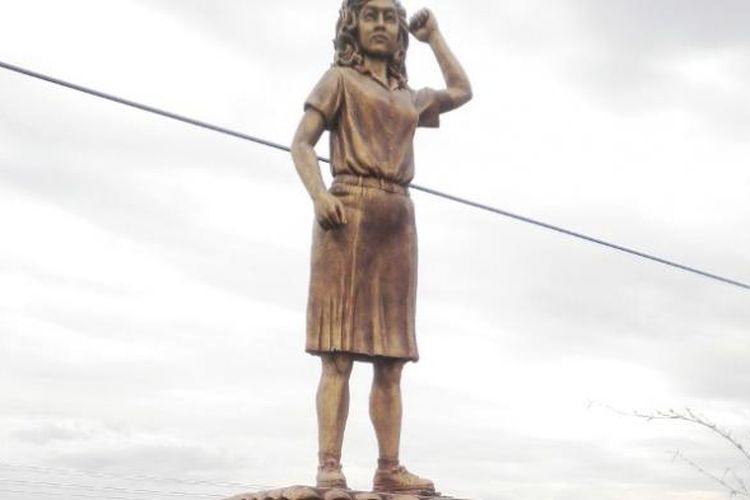 Monumen Pahlawan Buruh Marsinah yang ada di Desa Nglundo, Kecamatan Sukomoro, Kabupaten Nganjuk, Jawa Timur. 