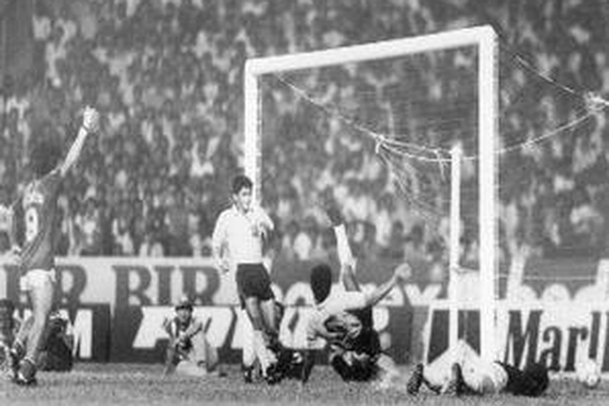 Ricky Yakobi (kiri) dan kawan-kawan saat mengalahkan Burma (sekarang Myanmar) 4-1 di semifinal SEA Games 1987. Indonesia akhirnya tampil sebagai juara untuk pertama kalinya.