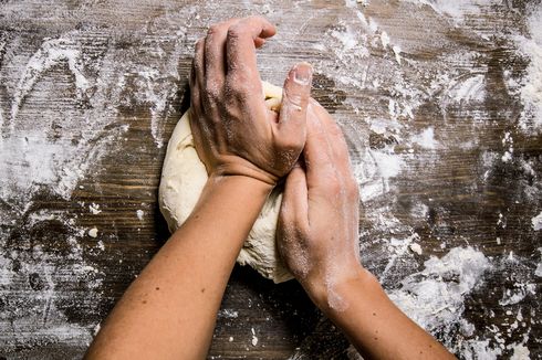 5 Cara Uleni Adonan Roti dengan Tangan, Cepat Lentur dan Elastis