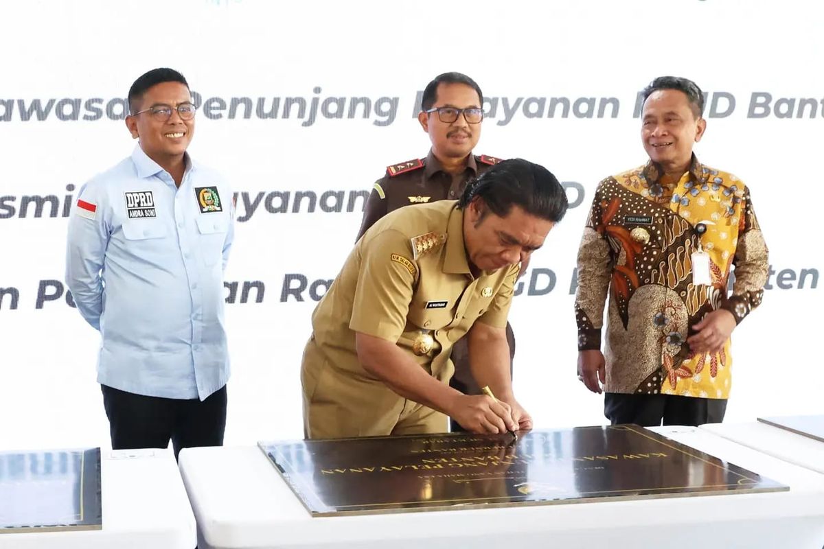 Pj Gubernur Banten Al Muktabar meresmikan Penunjang Layanan dan Teaching Hospital di Rumah Sakit Umum Daerah (RSUD) Banten, Kamis (25/1/2024).
