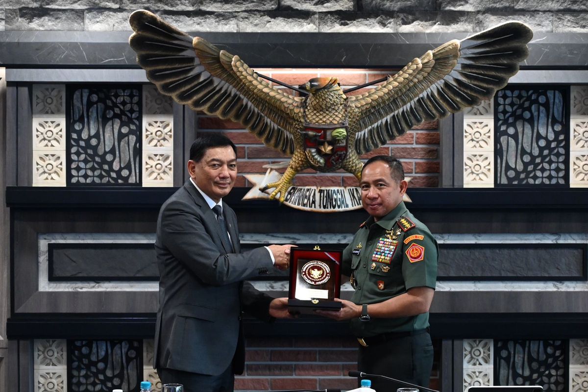 Kunjungan Perdana ke Mabes TNI, Menhan Sjafrie Disambut Panglima Jenderal Agus