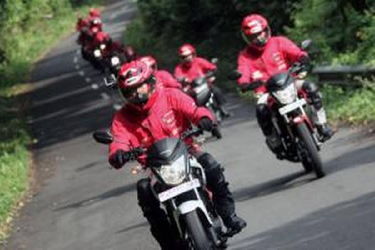 Ekspedisi Nusantara 2014 menggunakan Honda Verza, New  MegaPro FI dan CB150R StreetFire.