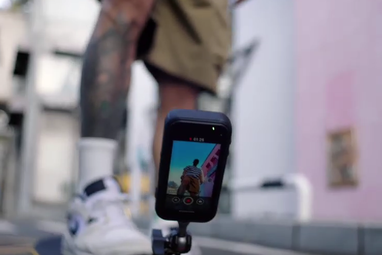 HP Mungil Ini Bisa Berubah Fungsi Jadi Action Cam