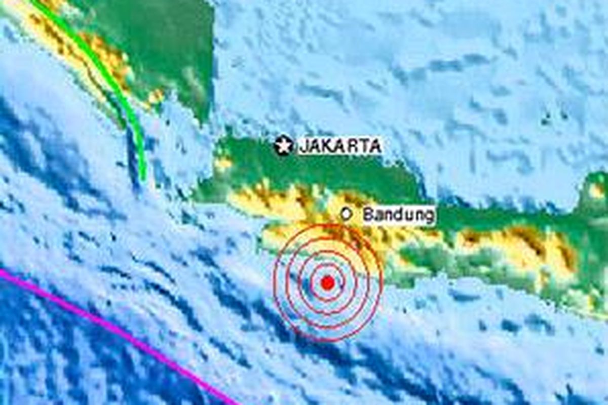 Gempa berpusat di 140 kilometer barat daya Tasikmalaya berkekuatan 7,3 skala richter. 