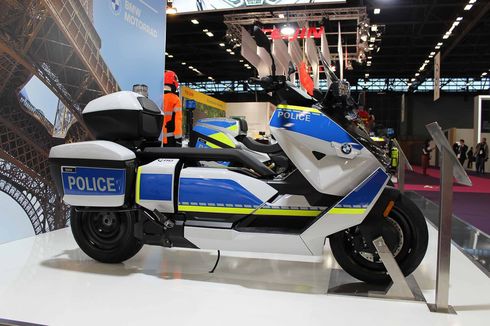 BMW Motorrad Pamer Skuter Listrik CE 04 Versi Kendaraan Polisi