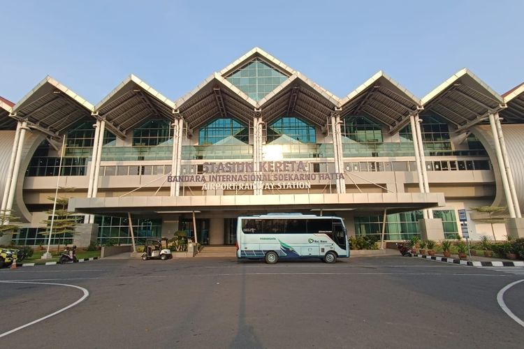 Stasiun Kereta Bandara, pemberhentian terakhir bus TransJakarta SH1 tujuan Terminal Kalideres- Bandara Soekarno-Hatta, Jumat (14/7/2023)