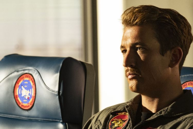 Bradley Rooster Bradshaw yang diperankan oleh Miles Teller dalam Top Gun: Maverick (2022).