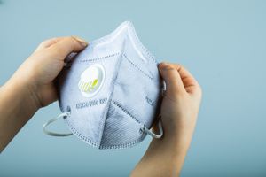 Dokter Paru Ungkap Jenis Masker Terbaik untuk Menangkal Paparan Abu Vulkanik