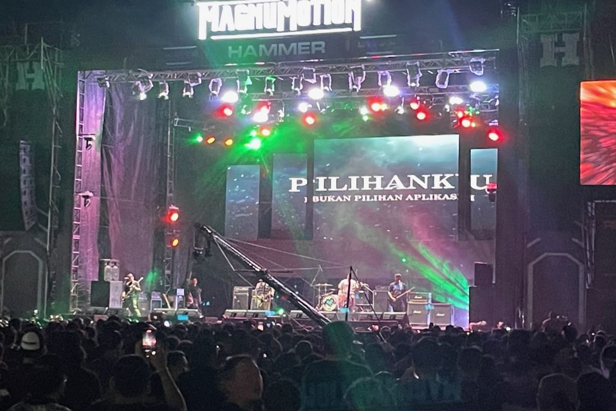 Rocket Rockers saat tampil di Hammersonic 2023 yang digelar di Pantai Carnaval Ancol, Jakarta Utara, Sabtu (18/3/2023). 